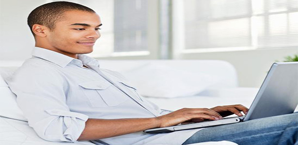 man talking to women online